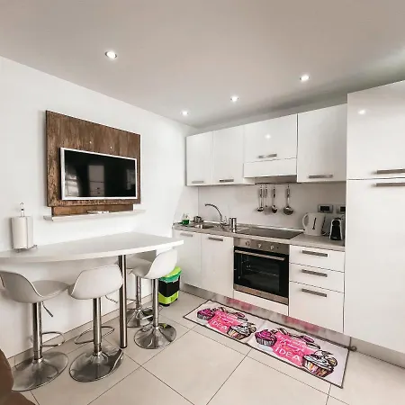 Appartement Exclusive Francy's In Garden City, Sant'eugenio *