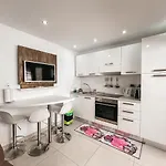 アパート Exclusive Francy's In Garden City, Sant'eugenio *