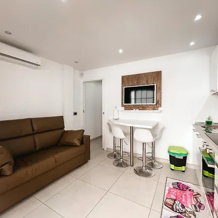 Exclusive Francy's In Garden City, Sant'eugenio Apartment *